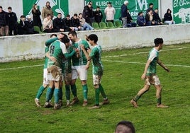 Los valverdeños celebran el gol de Mati con el que se cerró el marcador