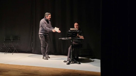 Los valverdeños se emocionan con la obra 'Las horas serenas'