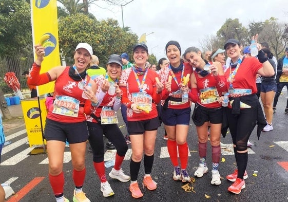Las valverdeñas tras finalizar la carrera