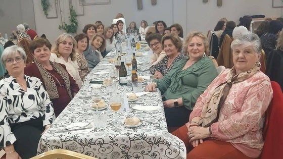 La Asociación de Mujeres celebra su tradicional comida por el 8M