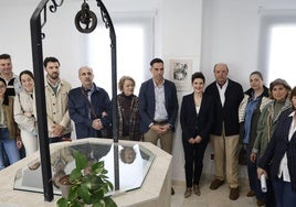 Tras descubrir la placa en recuerdo del Patio de María Teresa