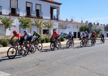 De verde, Pepe García - Moreno, primer valverdeño en pasar por meta