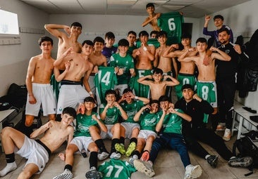 Los cadetes celebran una de las victorias de la temporada