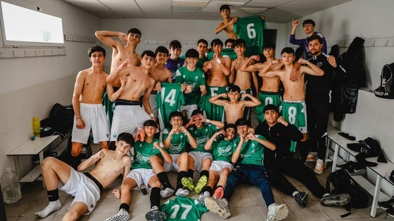 Los cadetes celebran una de las victorias de la temporada