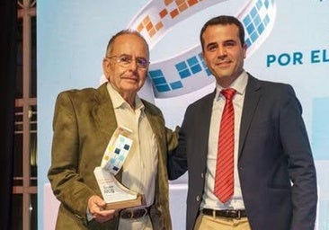 Entrega del premio a Pedro Arias