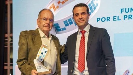 Entrega del premio a Pedro Arias