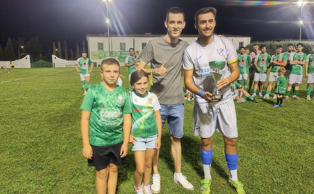 Trofeo al subcampeón, el SC Borbense