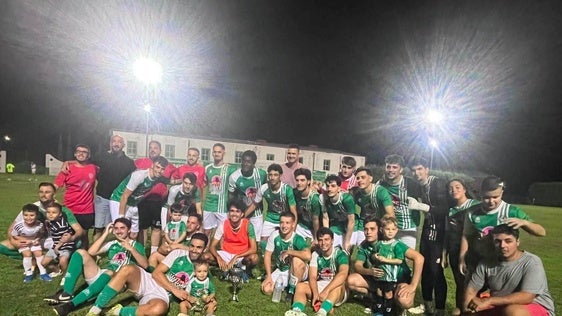 Los campeones celebran el triunfo