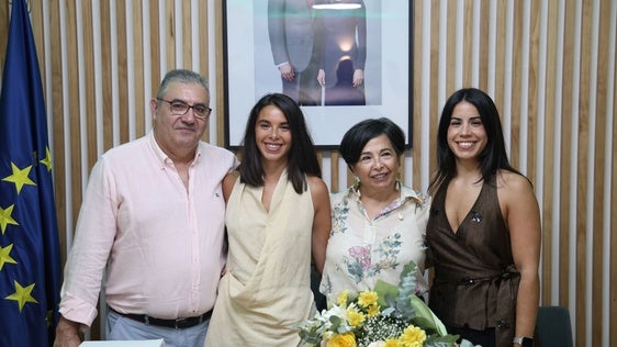 Mari Carmen Ferrera junto a su marido Alicio y sus hijas Mari Carmen e Irene