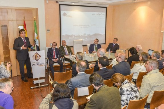 Fernández Vara, durante la presentación del proyecto.