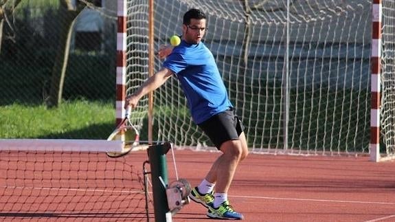 Francis Villafaina en uno de sus encuentros de liga