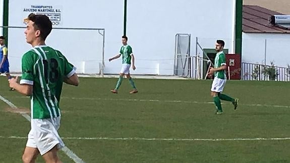 Al fondo a la derecha, Chani, autor del gol contra el Gévora