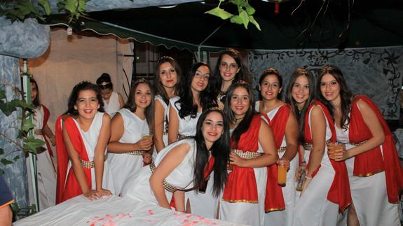 Una de las peñas participantes en Los Bartolos 2015