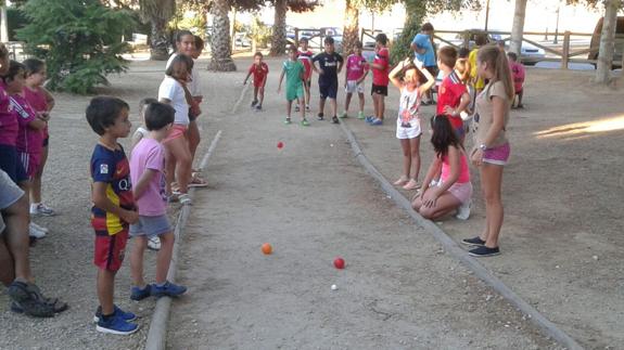 Juegos tradicionales en el parque de la Fontanina