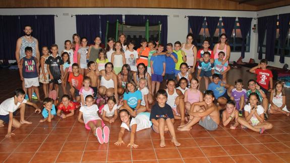 Participantes en la acampada nocturna