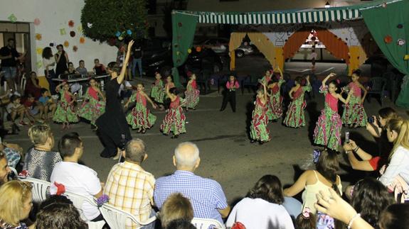 Los más pequeños en plena actuación