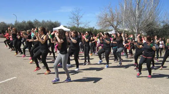 Clases de zumba organizadas en el día de La Mujer y el Deporte