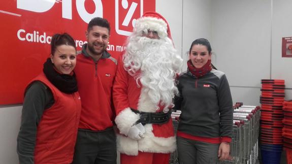 Papa Noel visitó algunos comercios de la localidad