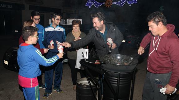 Entrega de las castañas asadas