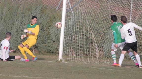 Ocasión más clara para el Racing que golpeó en el palo