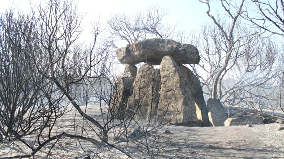Estado en el que ha quedado el Dólmen El Rebellao I y sus alrededores