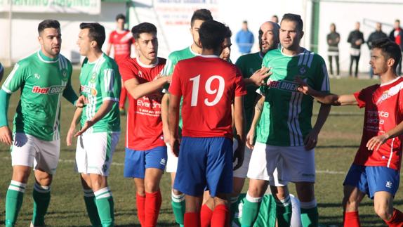 Los valverdeños recriminan la agresión de un visitante a Alex