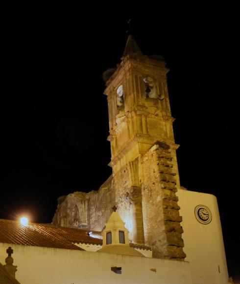 En el campanario de la iglesia murieron varios clérigos