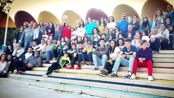 Los excursionistas a las puertas del Tívoli