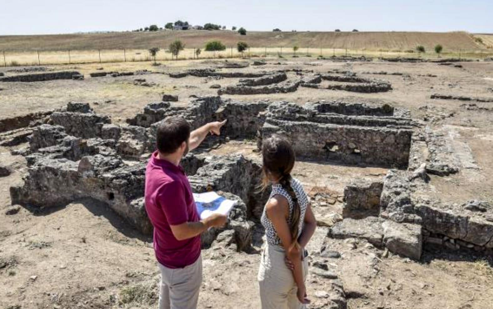 Alejandro Peña y Eulalia Bejarano, de Diputación de Badajoz, sobre los restos