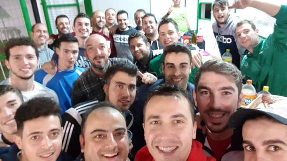 Foto de grupo del Racing Valverdeño tras uno de los entrenamientos
