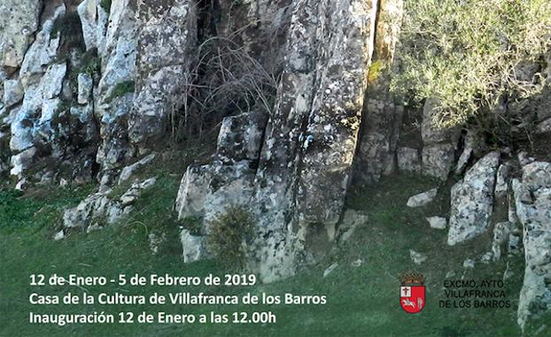 La Casa de la Cultura acoge la exposición 'El dragón de las siete cabezas (El hombrecino de barro)', del artista sevillano David López Panea