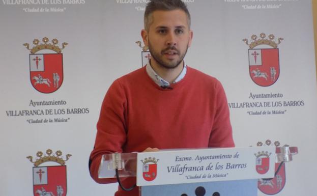 Alfonso Solís dando detalles de la celebración de las Candelas 2019. 