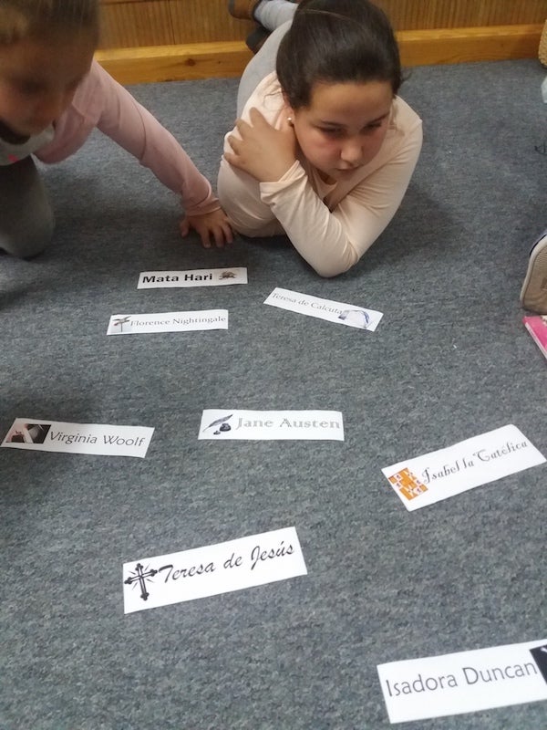 Niñas de la Sala Infantil durante la actividad. 