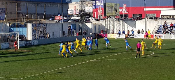 Una jugada del partido UD Zafra Atlético-SP Villafranca, disputado ayer domingo. 
