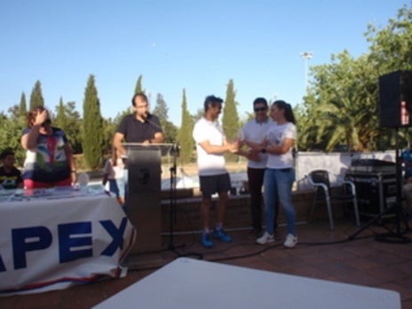 Miriam Diosdado Molano recibe el Premio a la mejor triatleta CAPEX 2018. 
