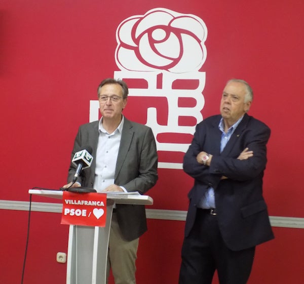 Andrés Moriano y Ramón Ropero, durante la presentación del libro de gestión municipal. 
