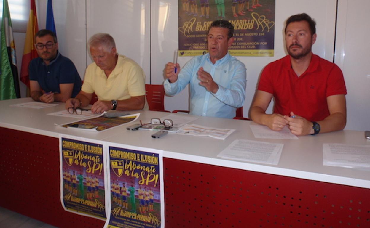 Un momento de la asamblea celebrada anoche por la SP Villafranca para hacer balance de la temporada 2018-19. 