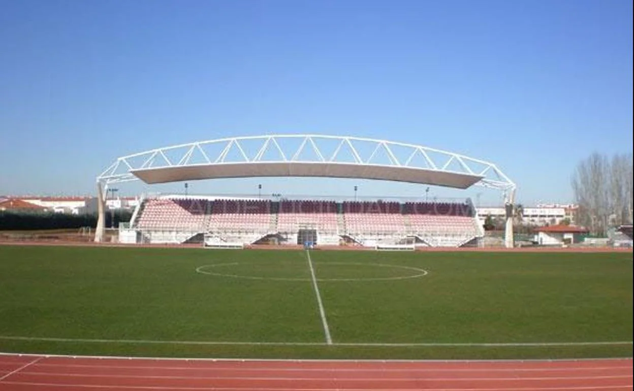 Campo de césped natural de la Ciudad Deportiva de Villafranca. 