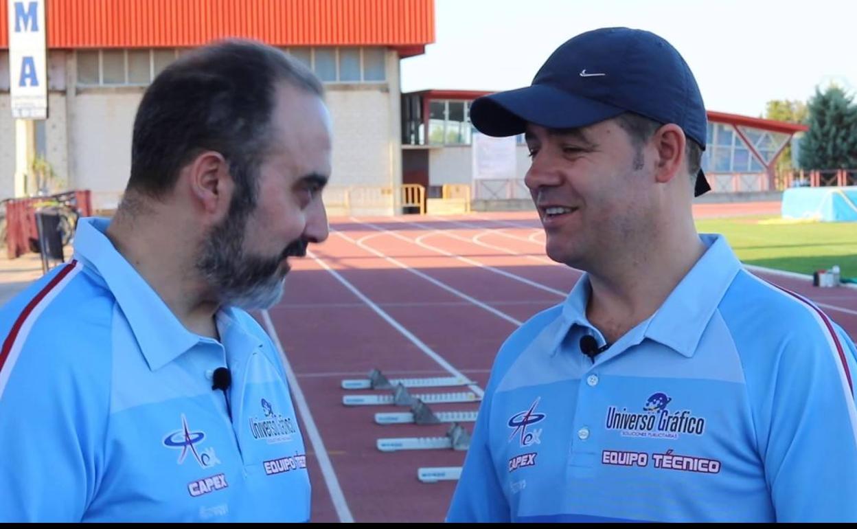 Rama, a la derecha de la fotografía, en las pistas de atletismo de Villafranca