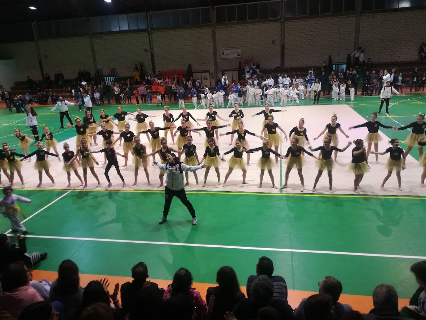 Una de las exhibiciones de 'Festival Deportivo Navideño'