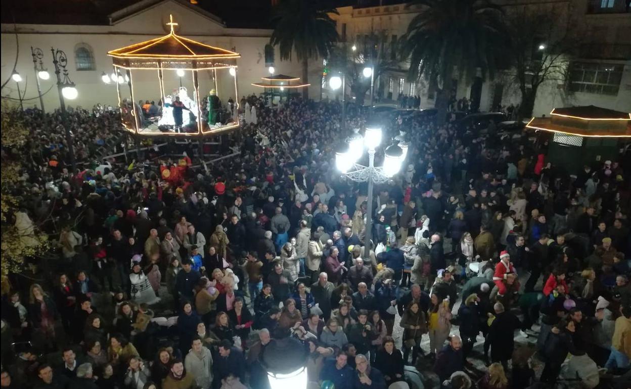 Tras el pregón de los Reyes en la plaza de España 
