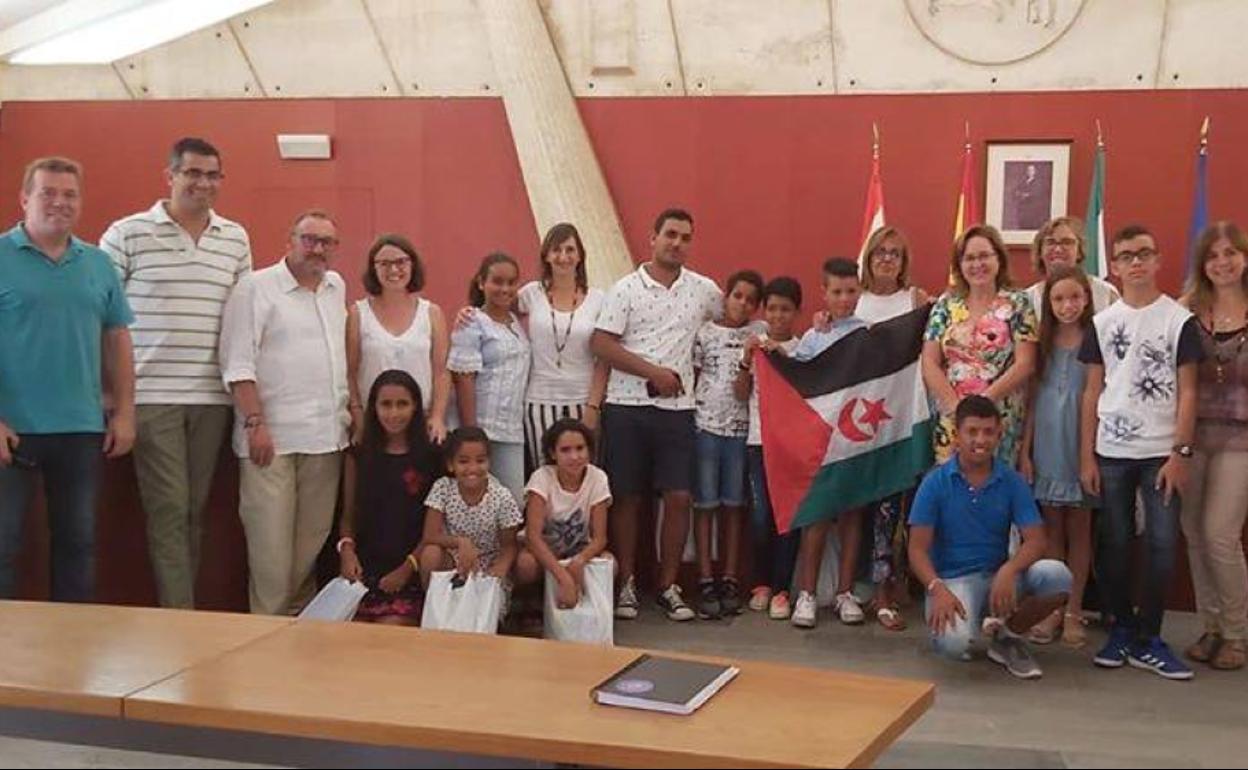 La asociación del Pueblo Saharaui este verano en su visita al ayuntamiento