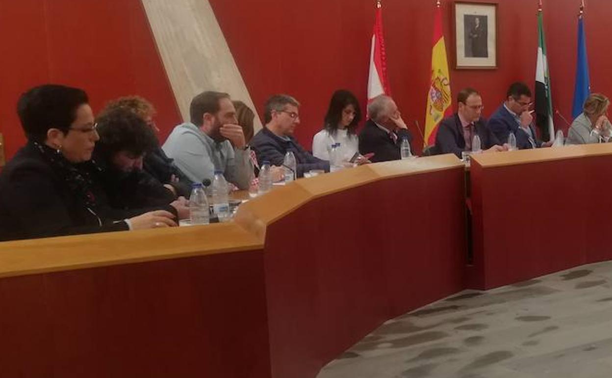 El PSOE asegura que «el gobierno de la Derecha ha puesto en peligro la contratación de 38 personas de la E.P. Valdequemao XI»