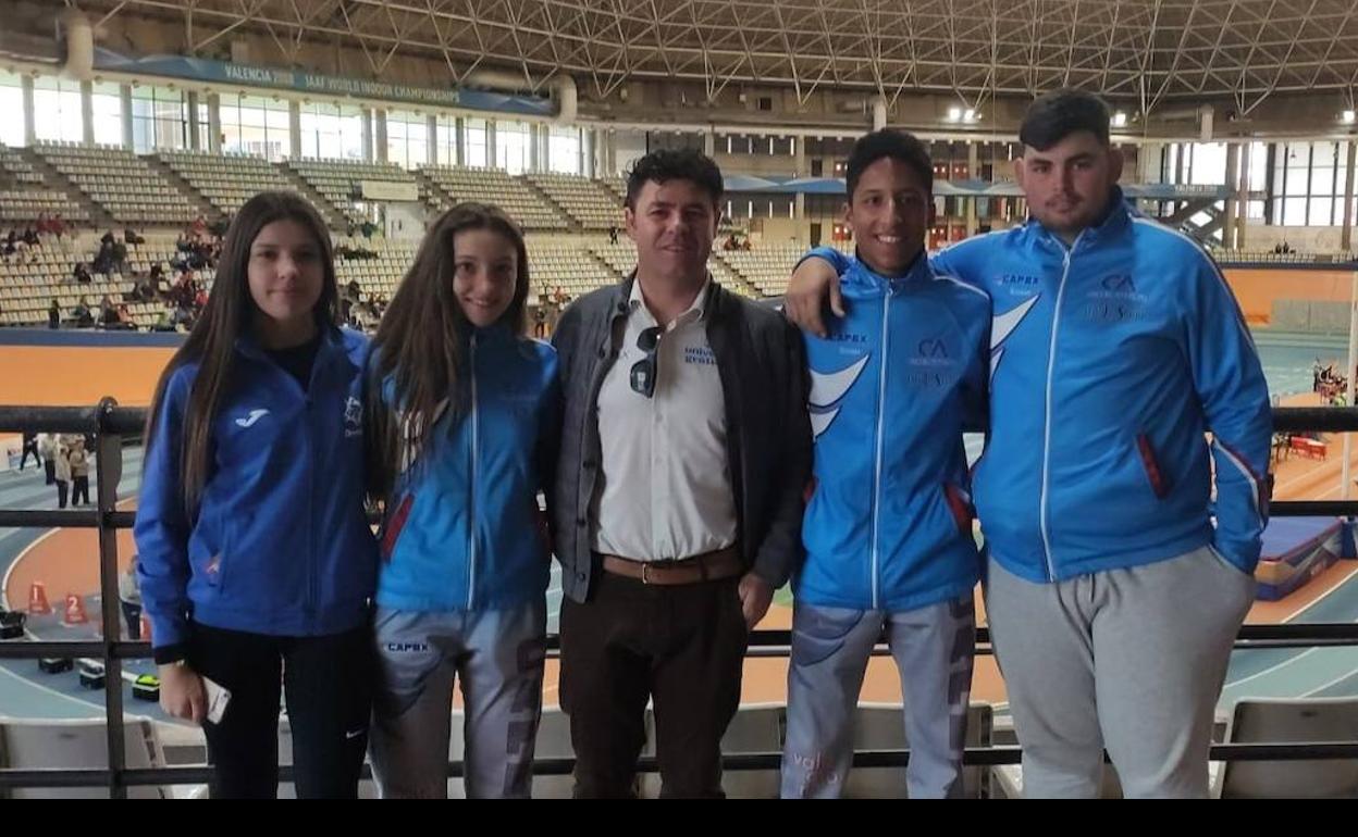 Los sub18 Naykare Rodríguez y David Merín del CAPEX, finalistas en el Nacional de pista cubierta