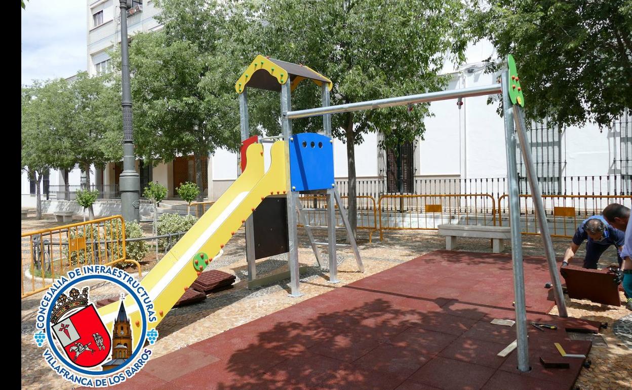 La Plaza del Corazón de Jesús cuenta desde ayer con un espacio de juegos infantiles