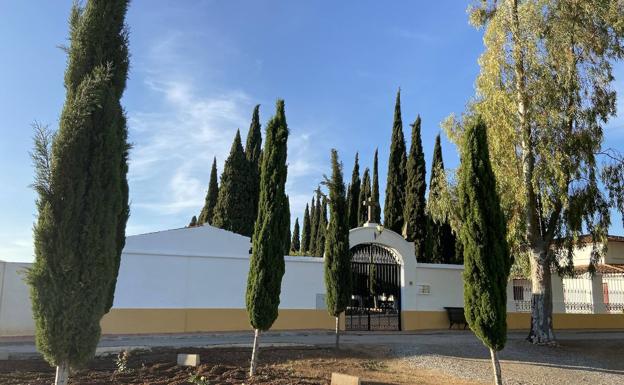 Cementerio municipal visto desde fuera 