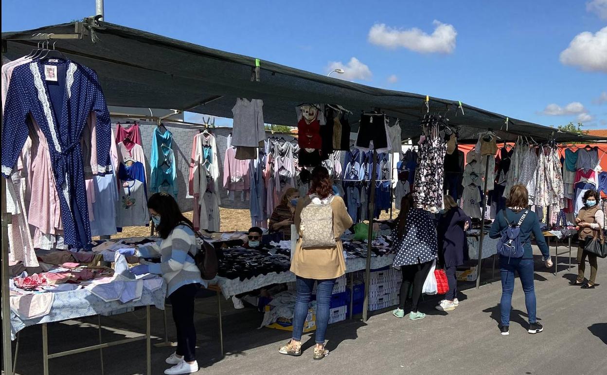 El mercadillo vuelve este sábado, 4 de julio, a su ubicación habitual
