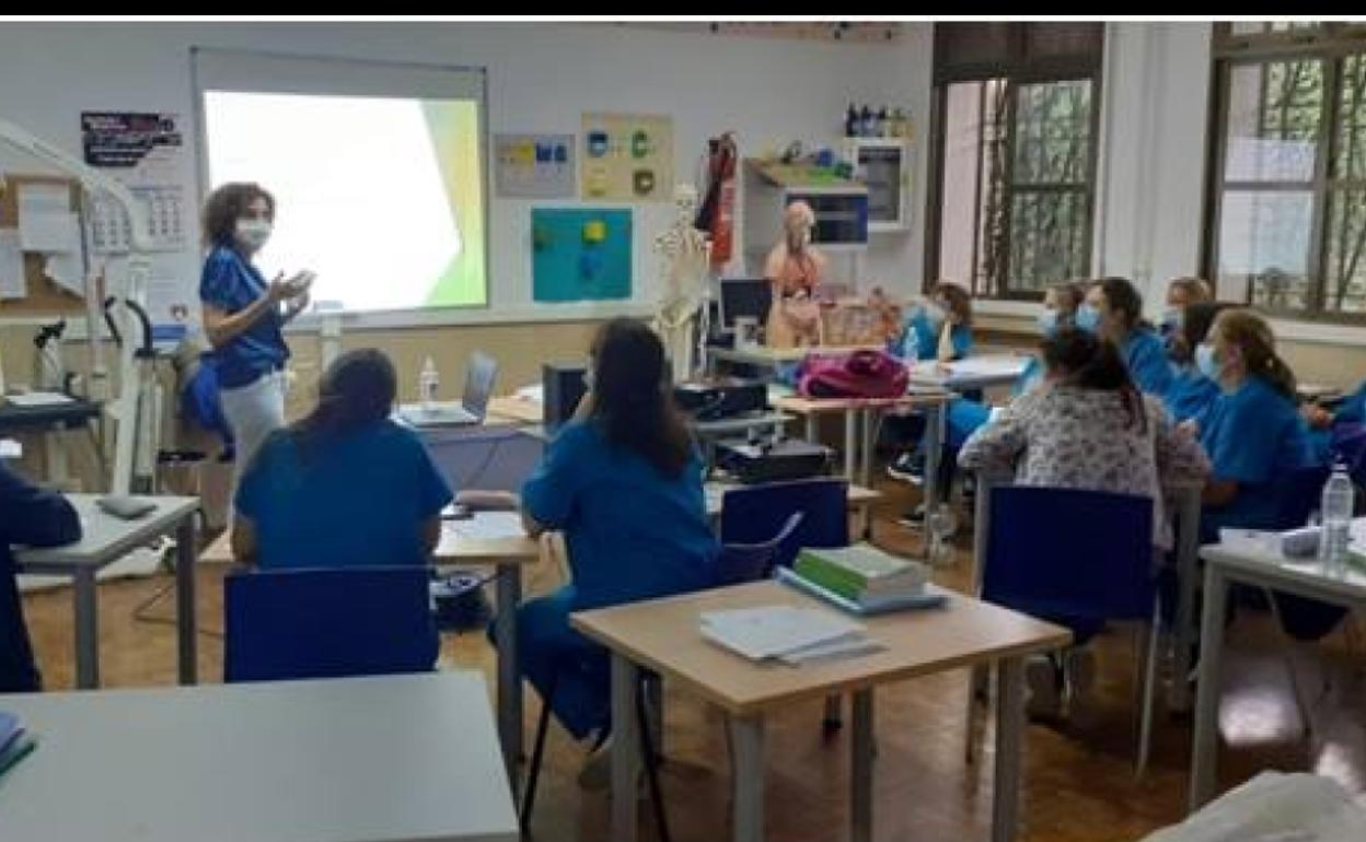 Los alumnos de atención sociosanitaria reciben la formación Canvas 