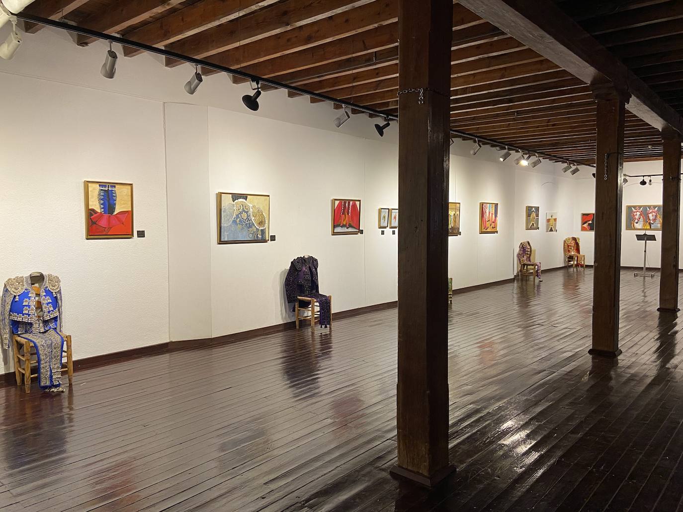 Fotos: Exposición taurina &quot;Tarde de Gloria&quot; de Toña Chachón