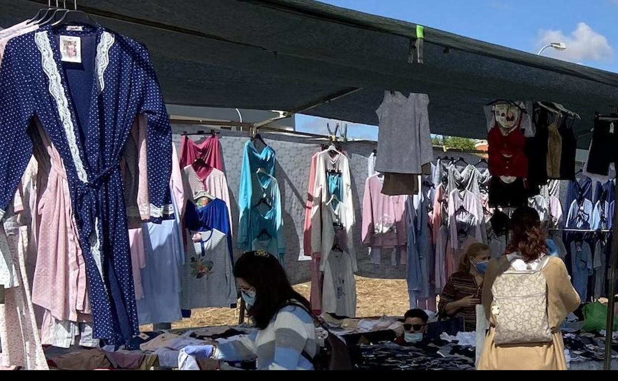 El mercadillo reabrirá este sábado en su ubicación habitual